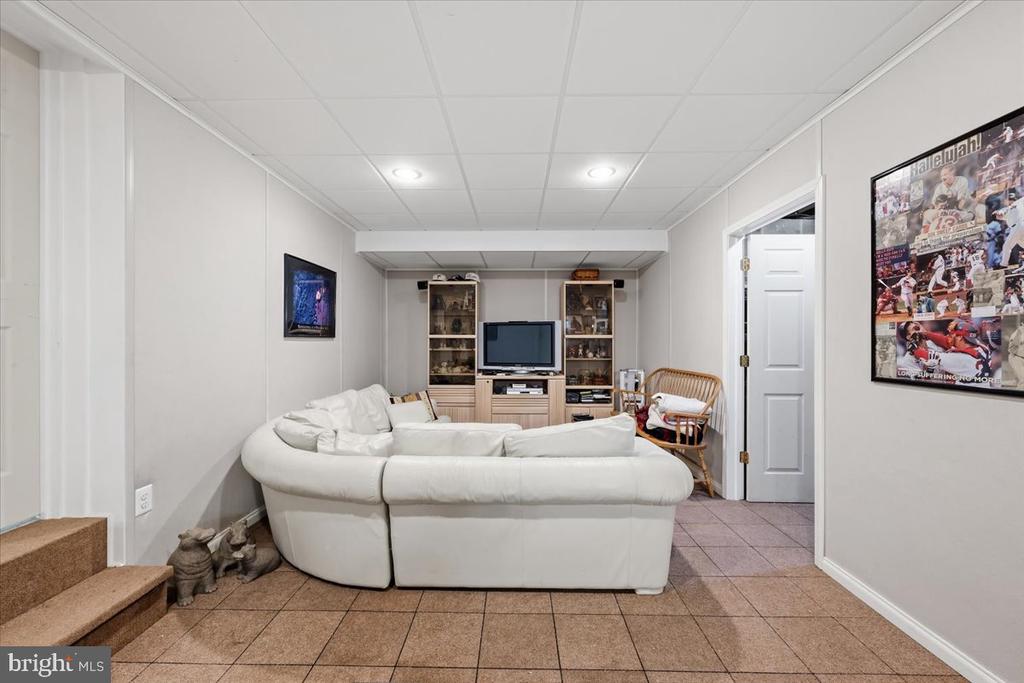 6470 FAWN LANE