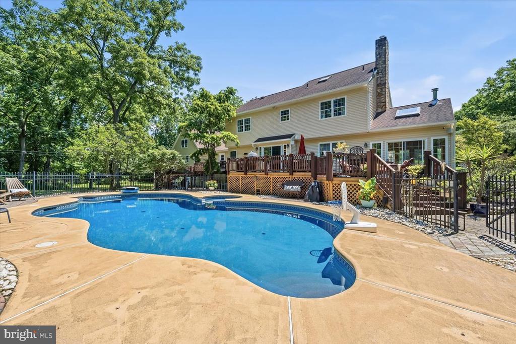 6470 FAWN LANE