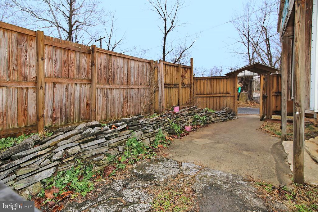 672 ONO ROAD