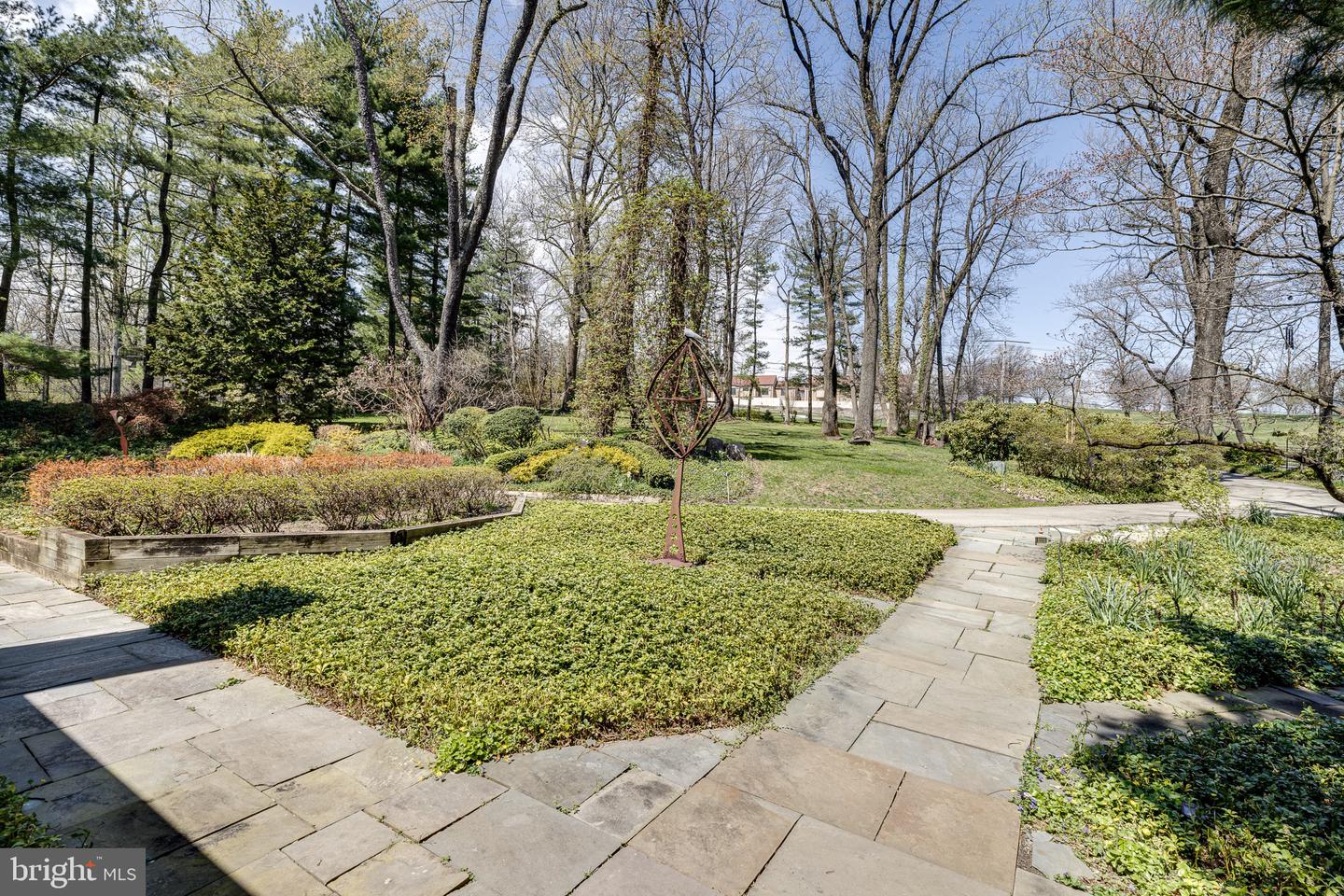 1595 LAFAYETTE ROAD