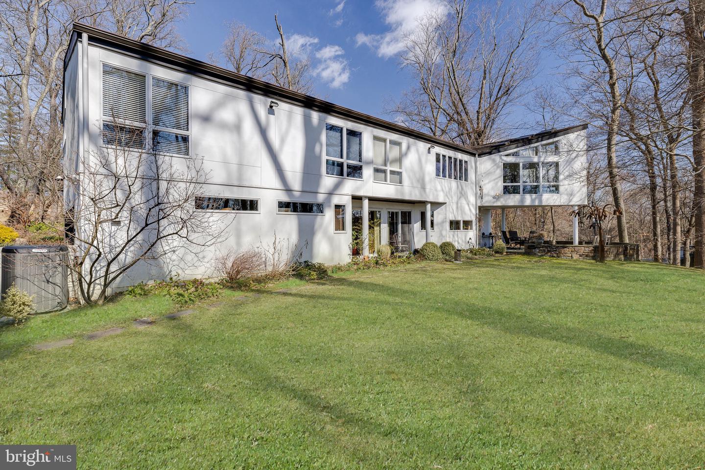 1595 LAFAYETTE ROAD