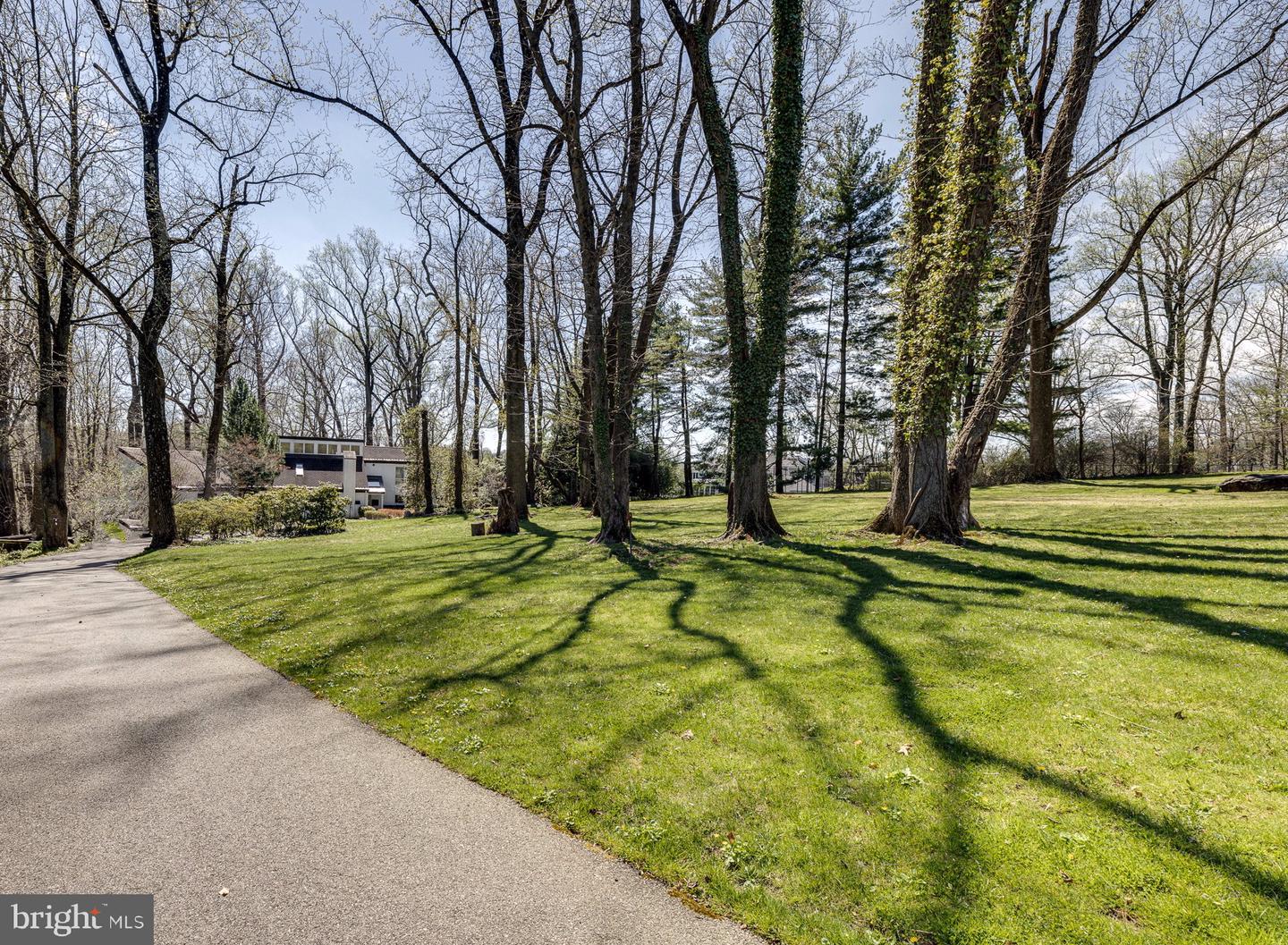 1595 LAFAYETTE ROAD