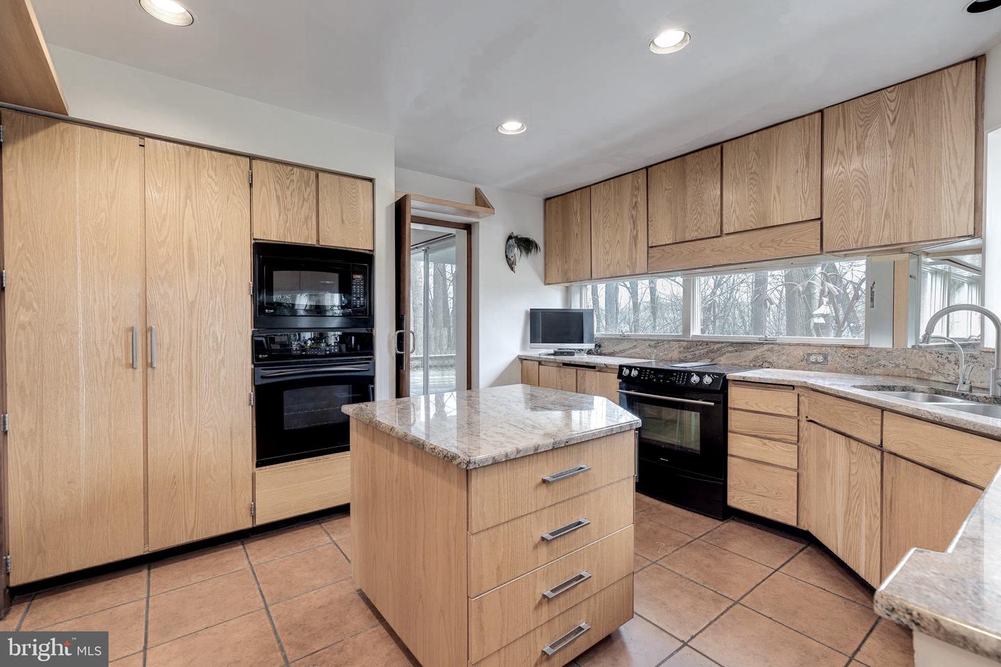1595 LAFAYETTE ROAD