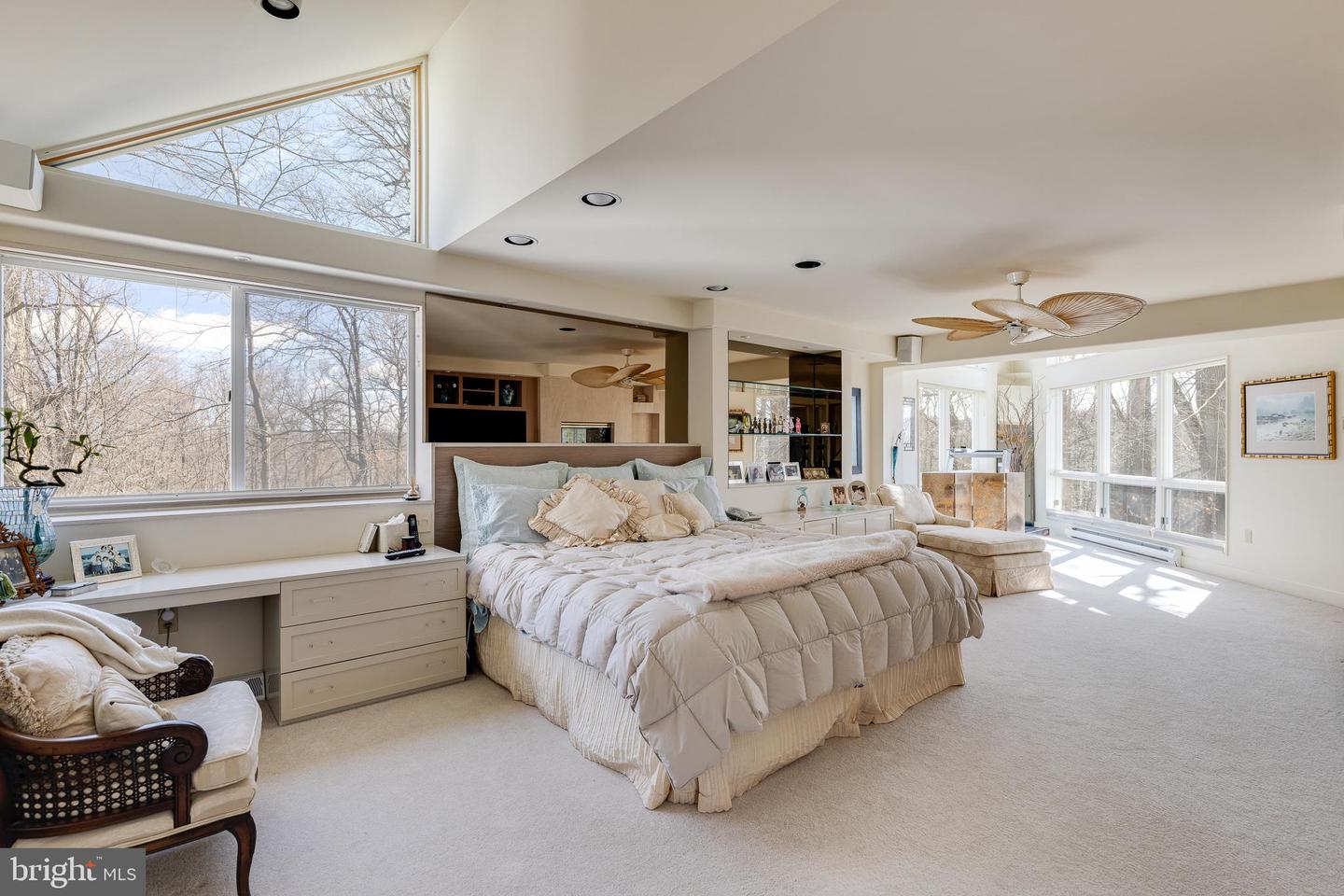 1595 LAFAYETTE ROAD