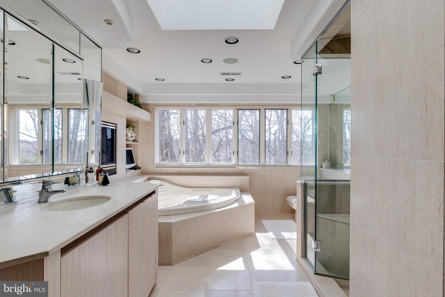 1595 LAFAYETTE ROAD