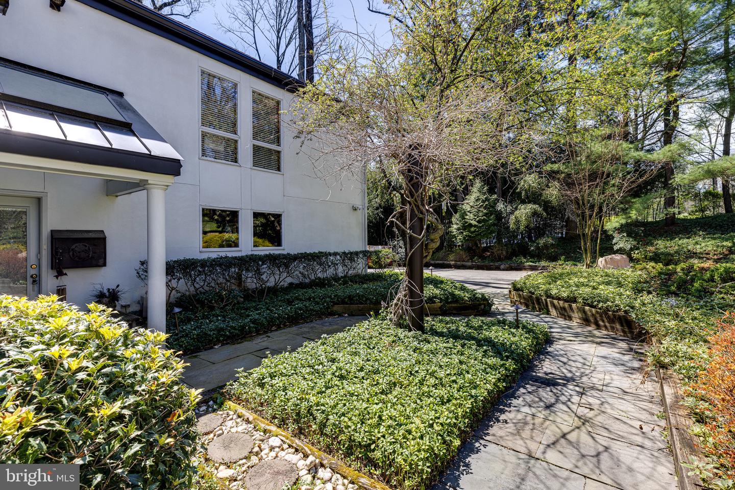 1595 LAFAYETTE ROAD