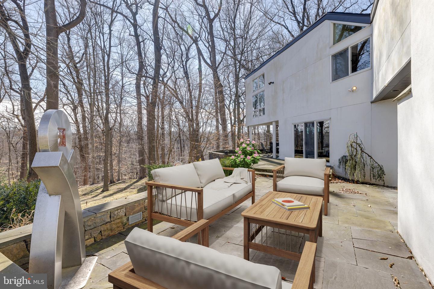 1595 LAFAYETTE ROAD