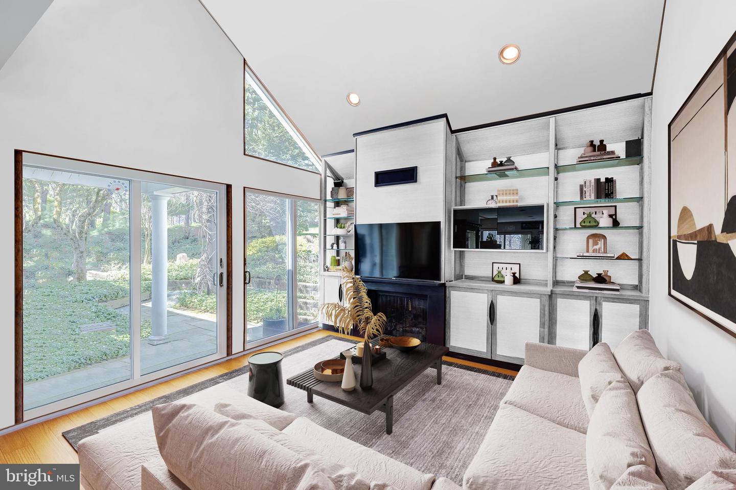 1595 LAFAYETTE ROAD