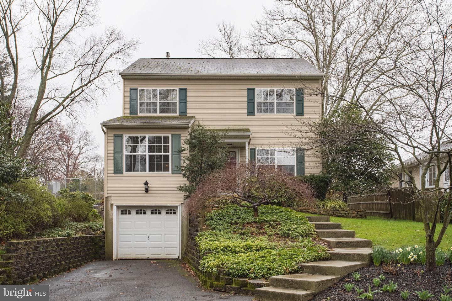 912 E Abington