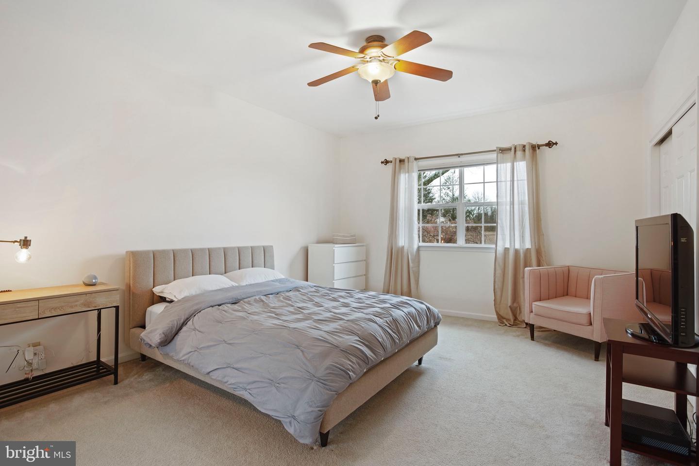 912 E Abington