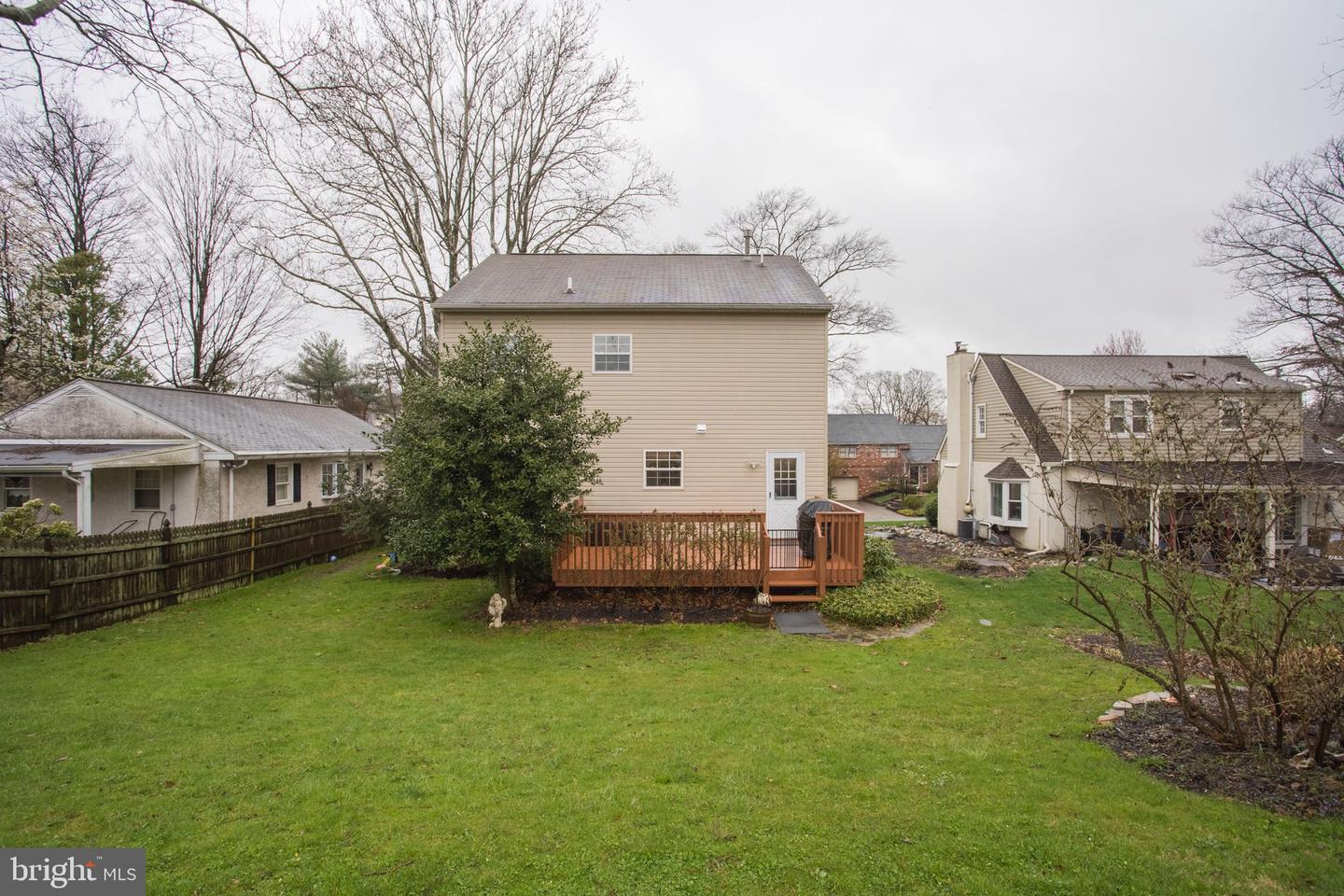 912 E Abington
