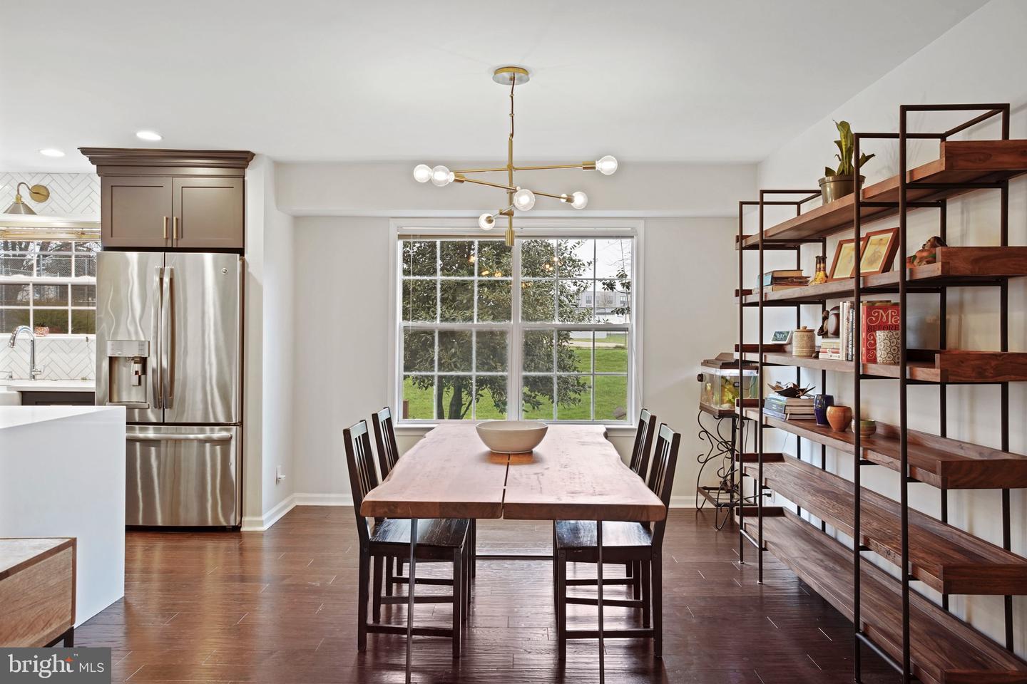912 E Abington