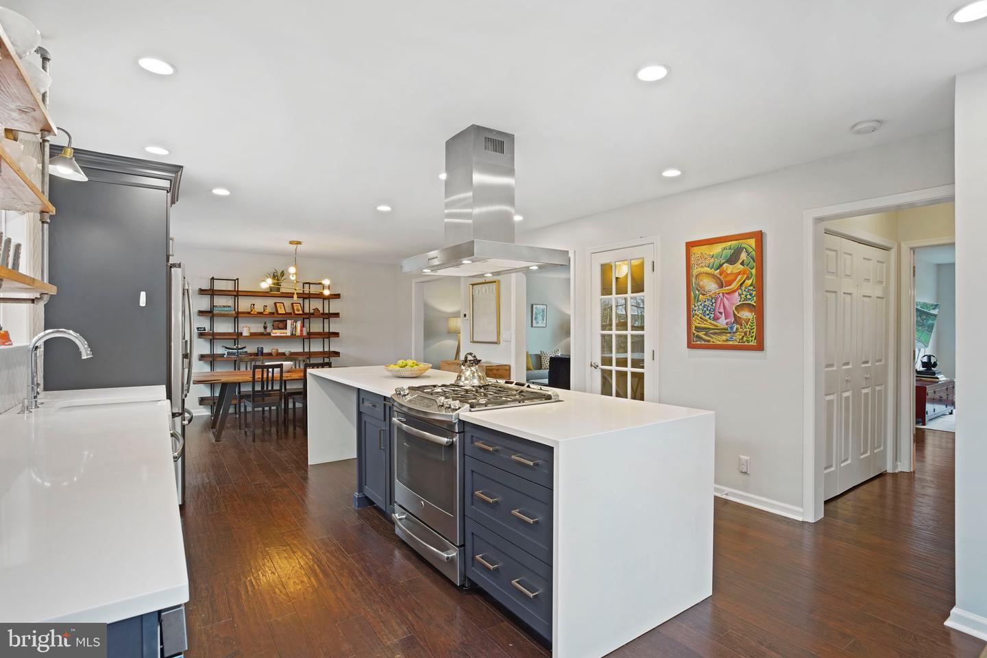 912 E Abington