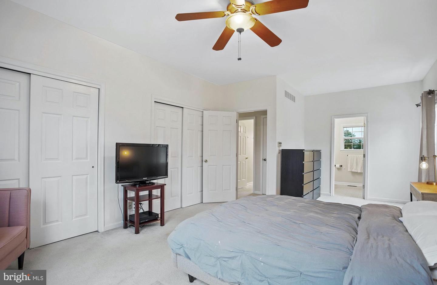912 E Abington