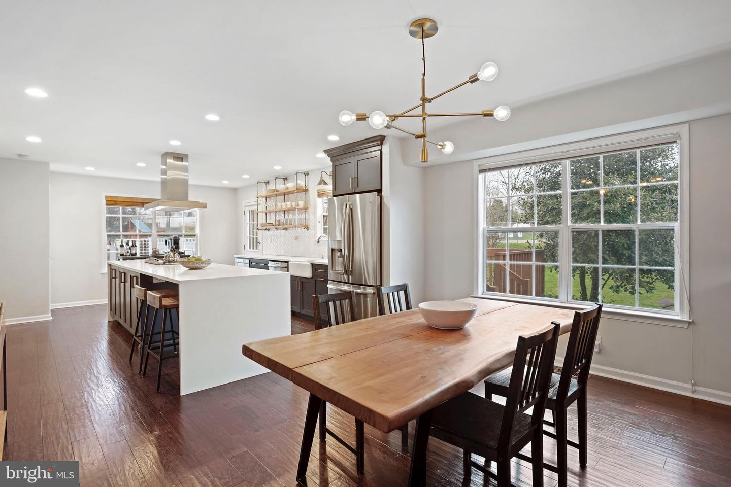912 E Abington