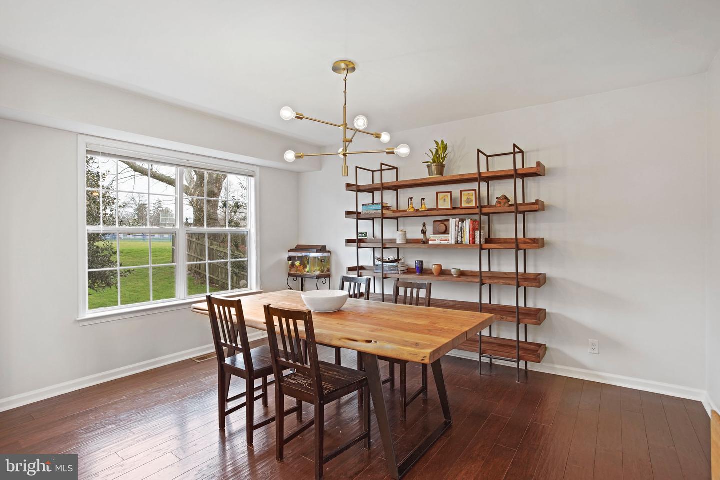 912 E Abington