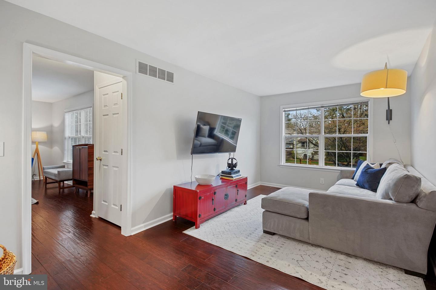 912 E Abington