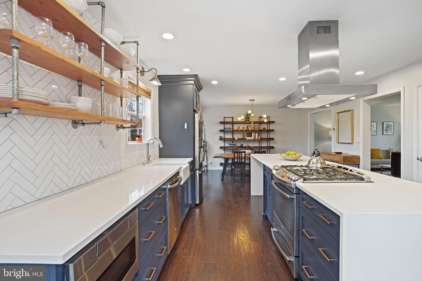 912 E Abington
