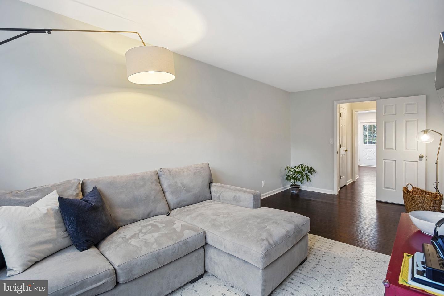 912 E Abington