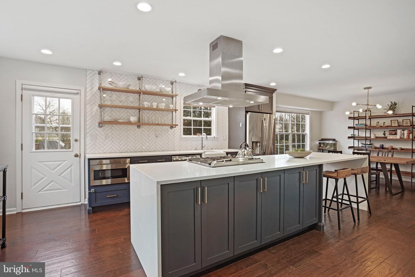 912 E Abington