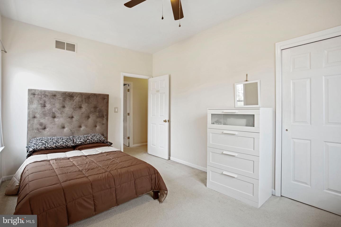 912 E Abington