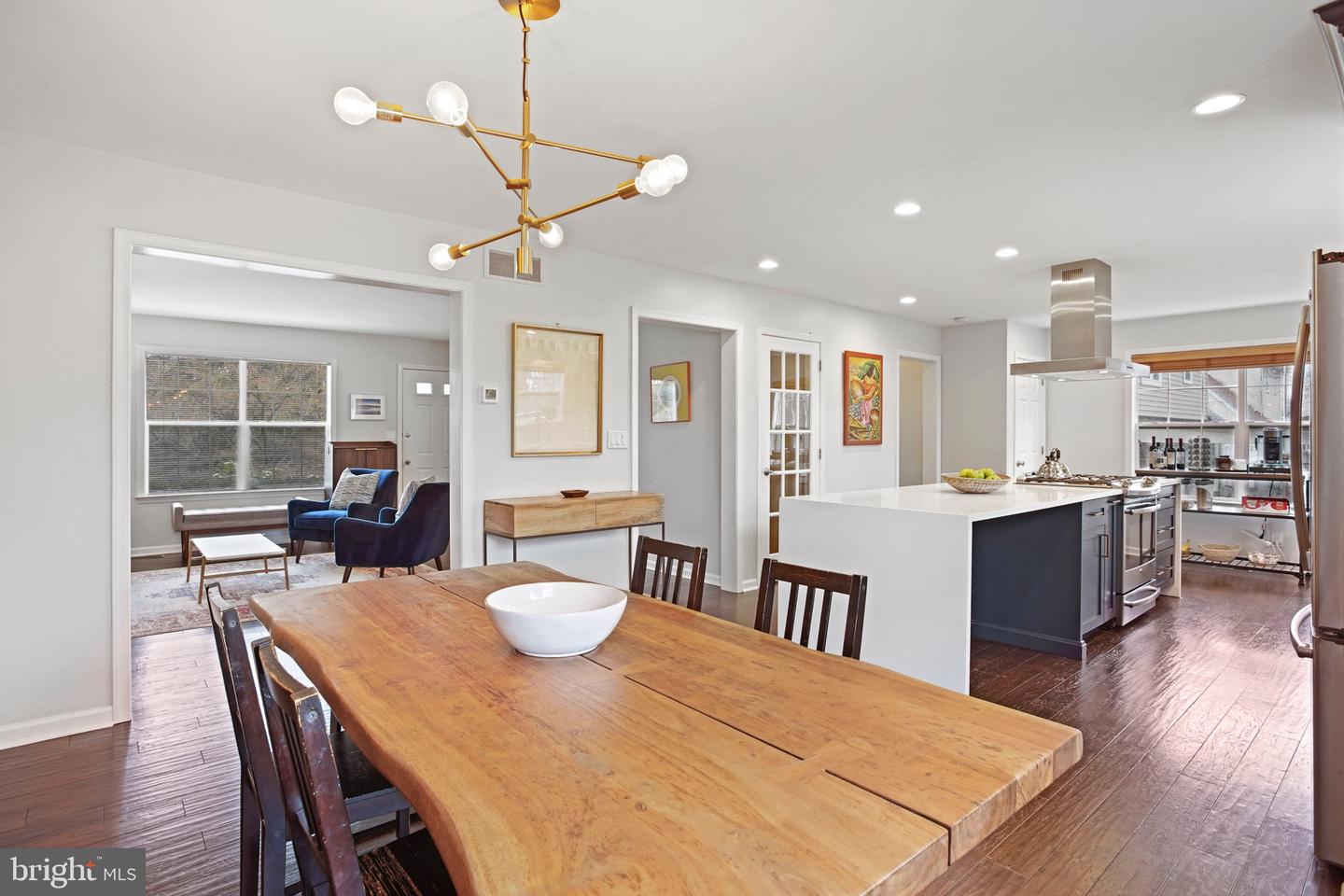 912 E Abington