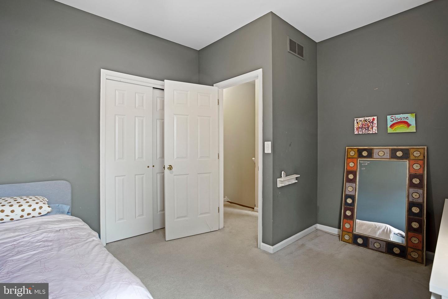 912 E Abington