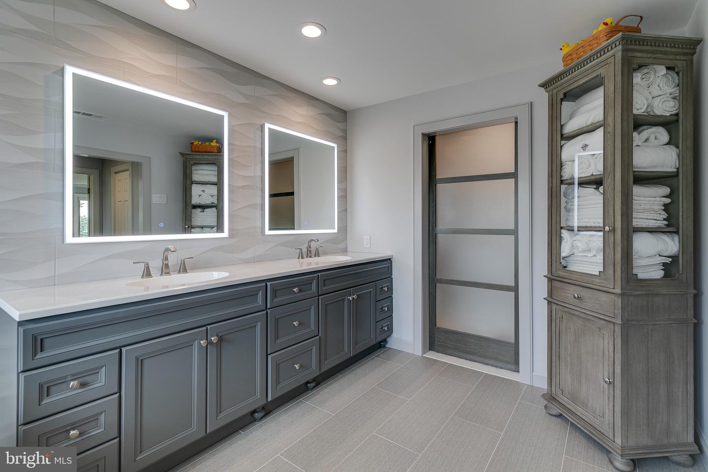 341 OVERLOOK LANE