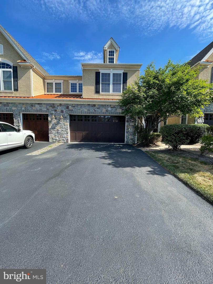 103 Carriage COURT