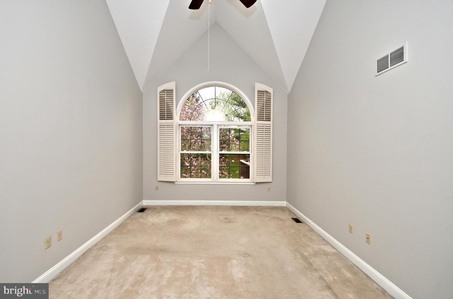 306 W Kennedy ROAD Unit: 175