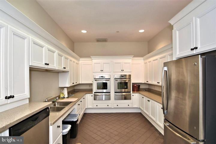 306 W Kennedy ROAD Unit: 175