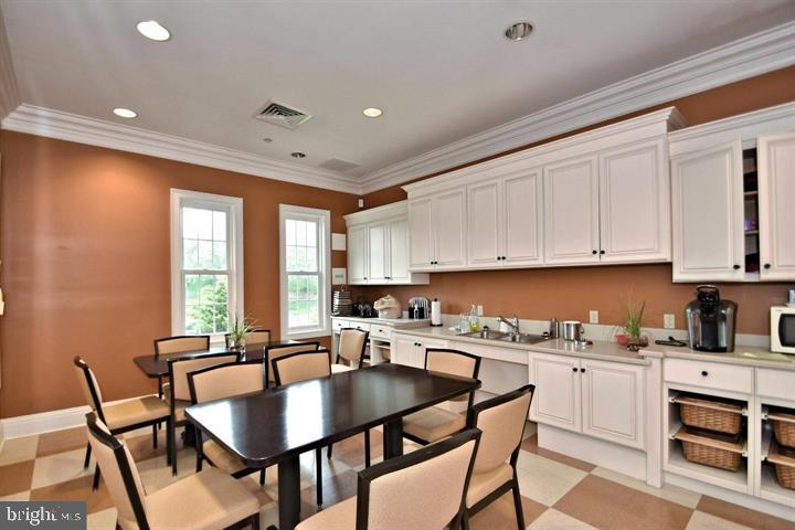 306 W Kennedy ROAD Unit: 175