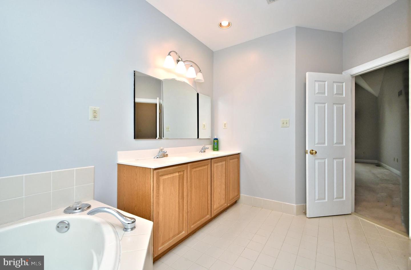 306 W Kennedy ROAD Unit: 175
