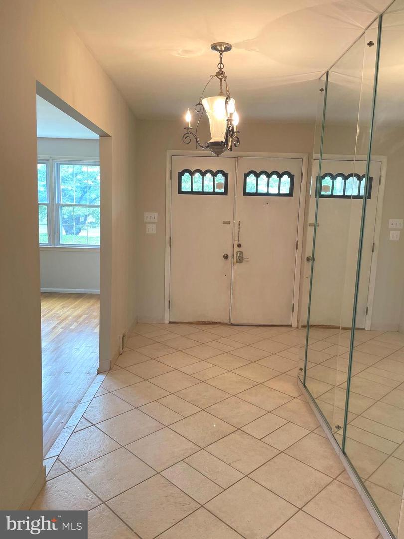 3843 Warfield DRIVE