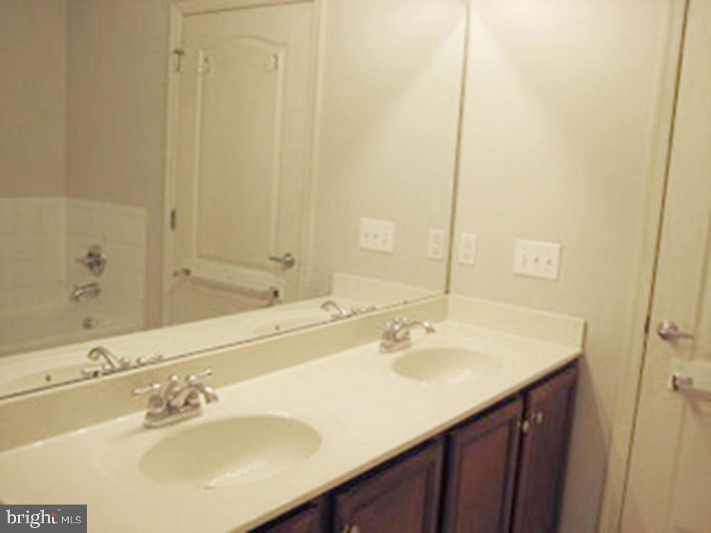 350 W Elm St W #3307