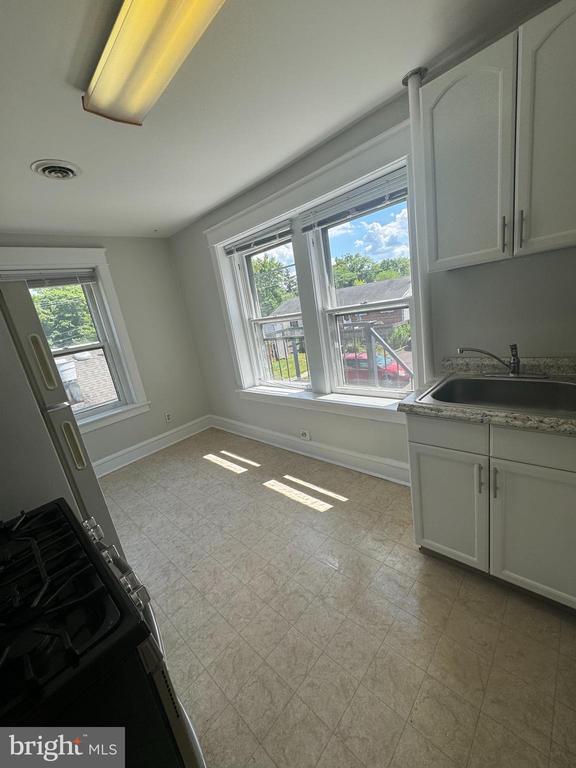 202 S MAIN STREET 6