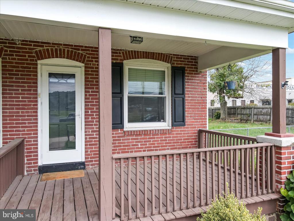 657 Old Reading Pike