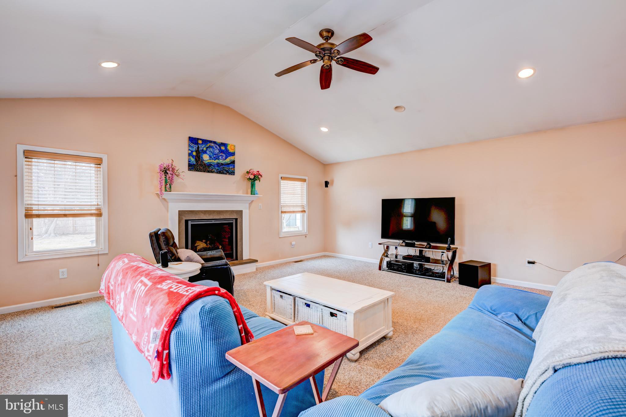 2075 Maplewood Ave