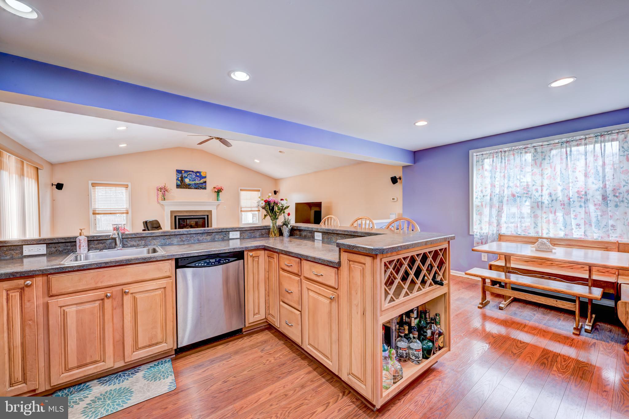 2075 Maplewood Ave