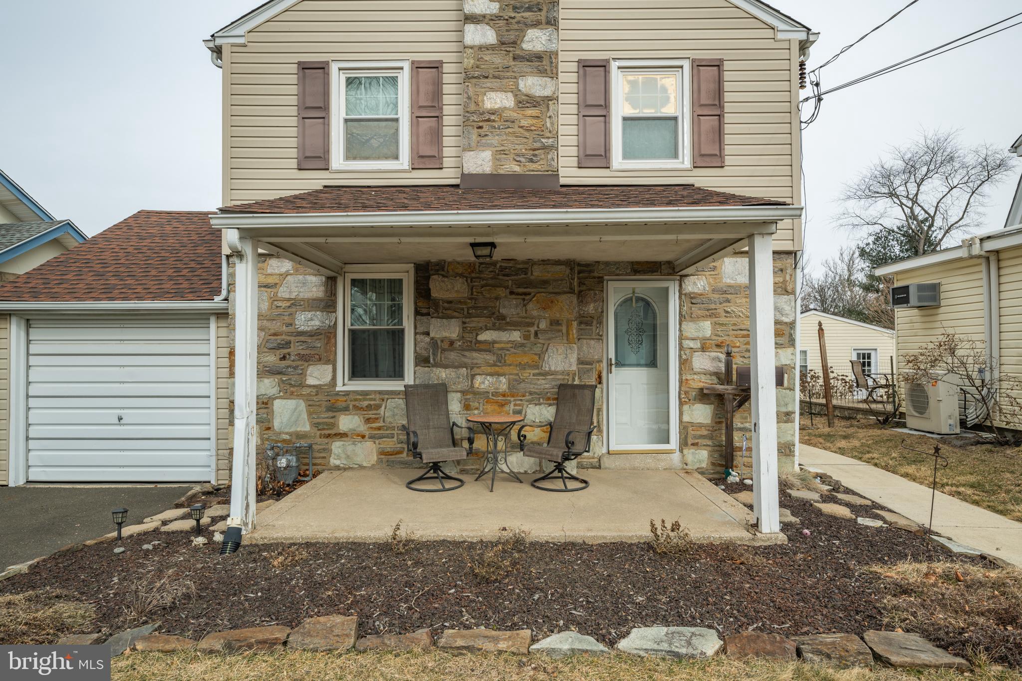 2075 Maplewood Ave