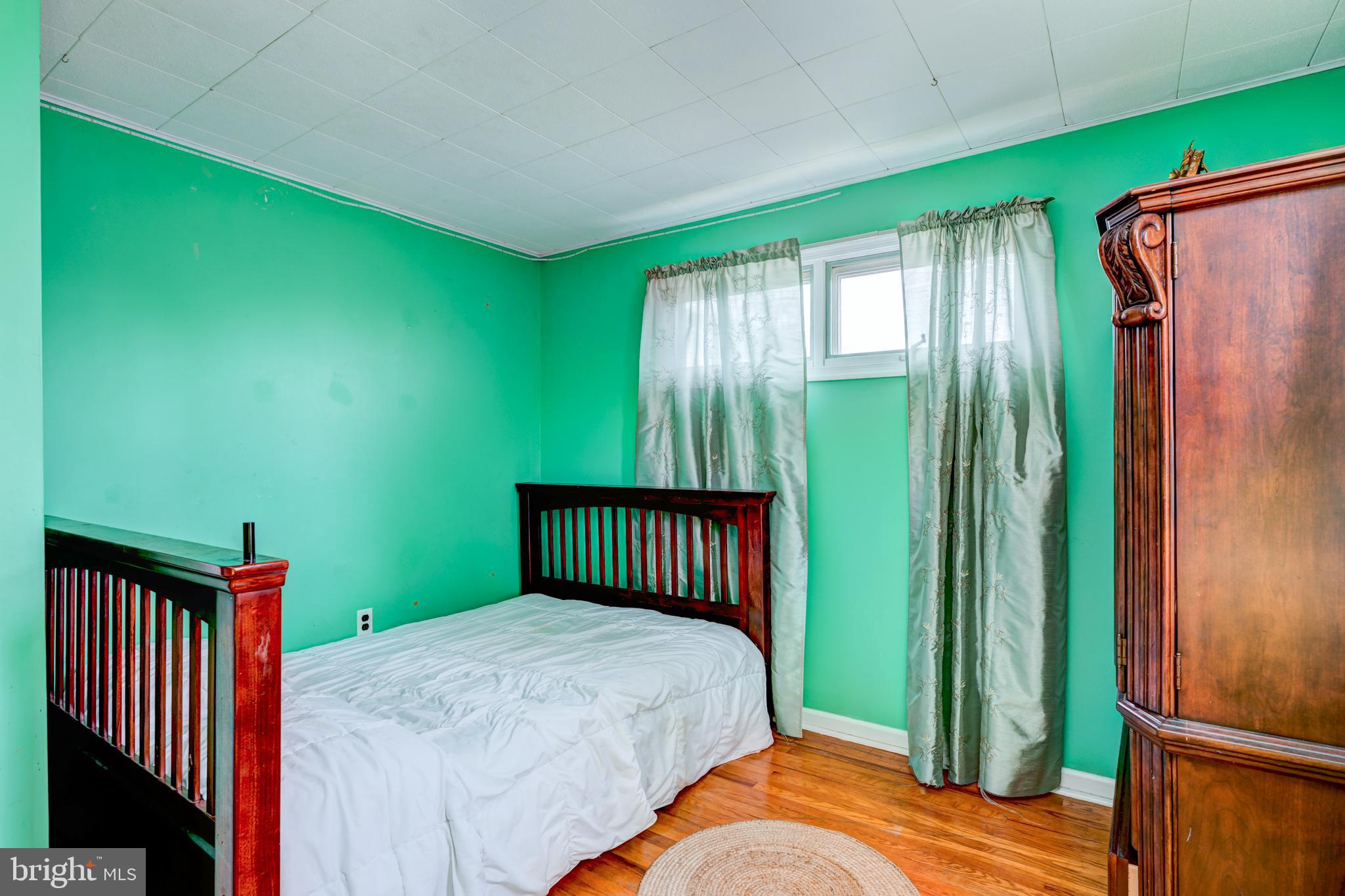 2075 Maplewood Ave