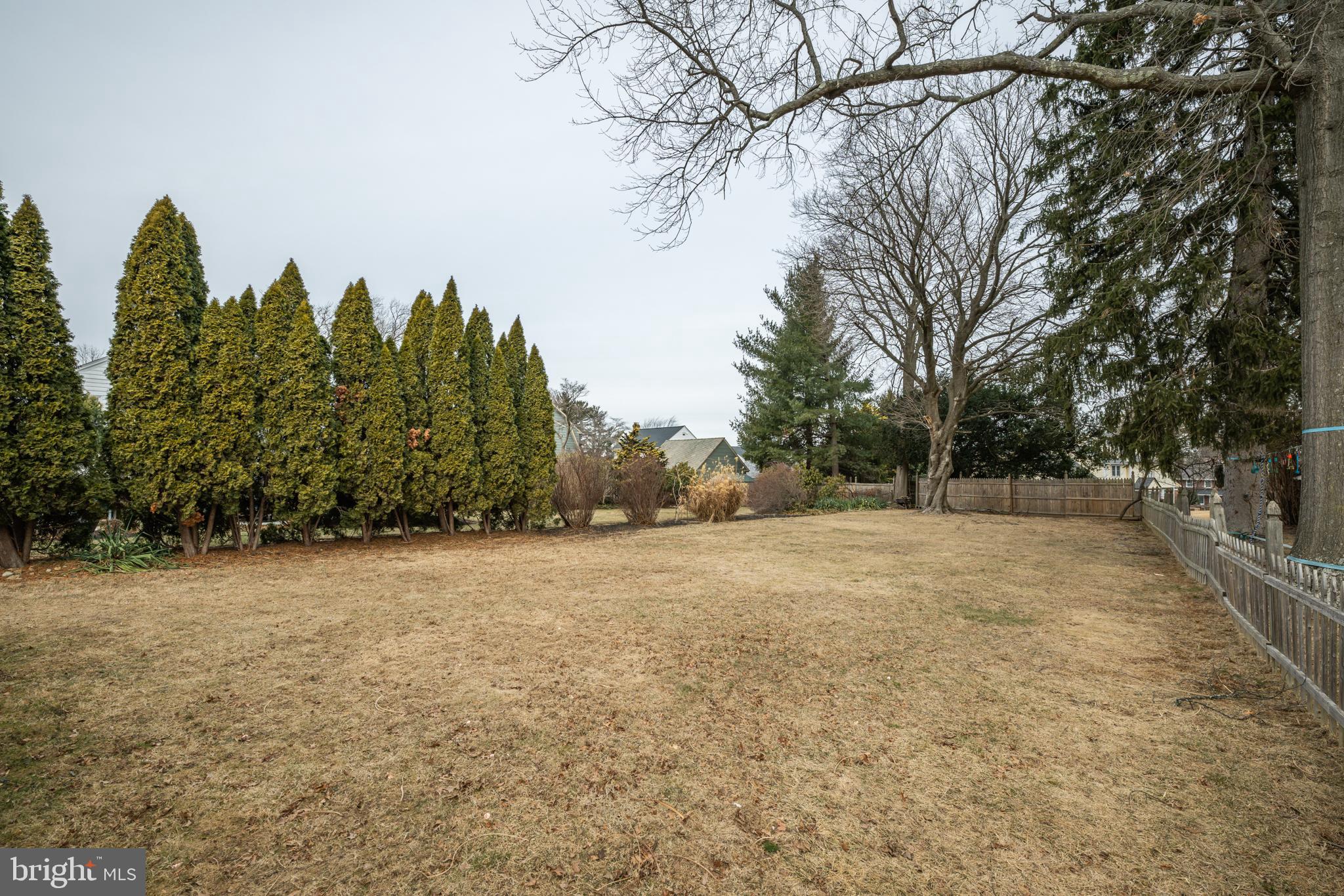 2075 Maplewood Ave