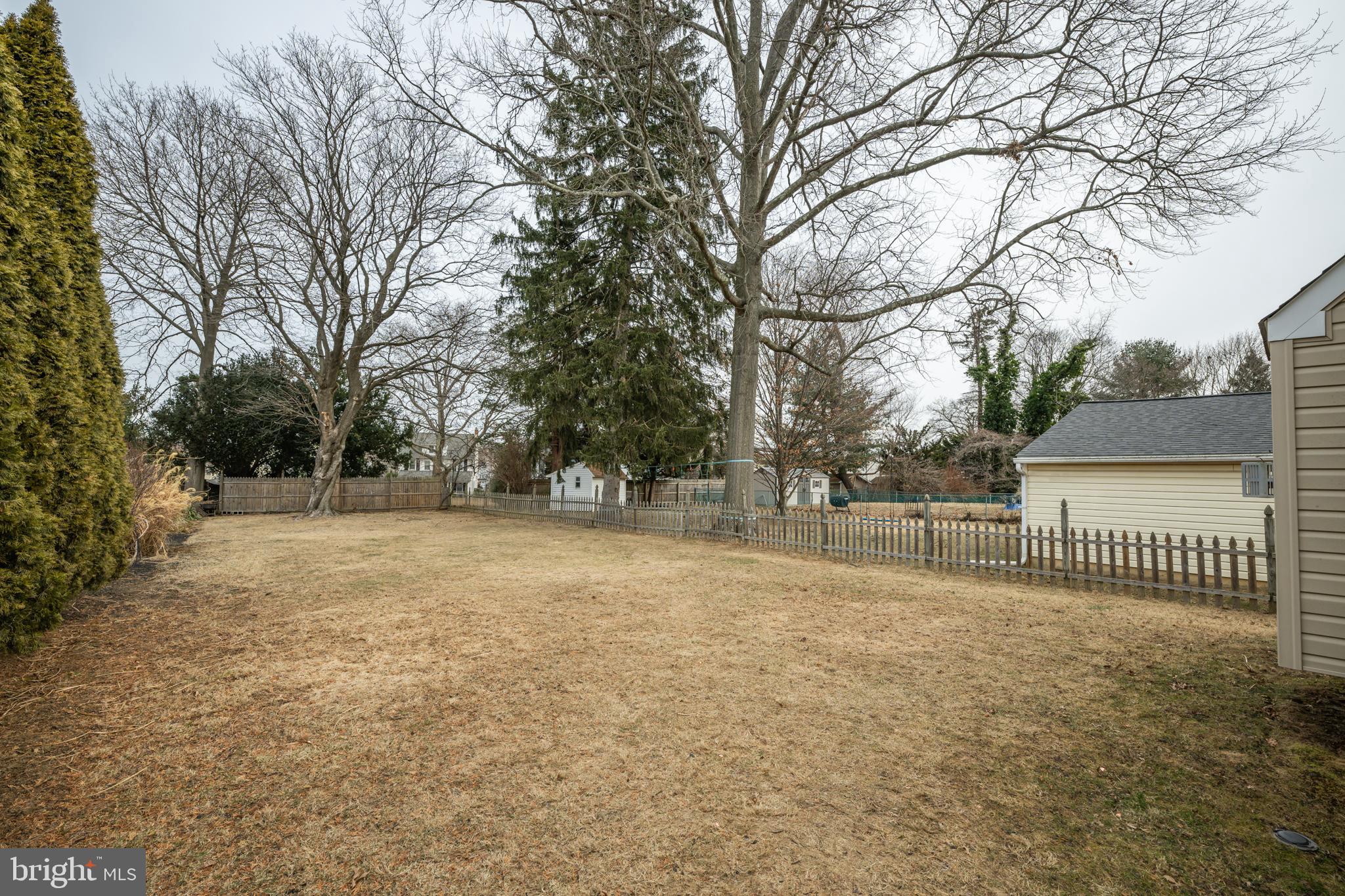 2075 Maplewood Ave
