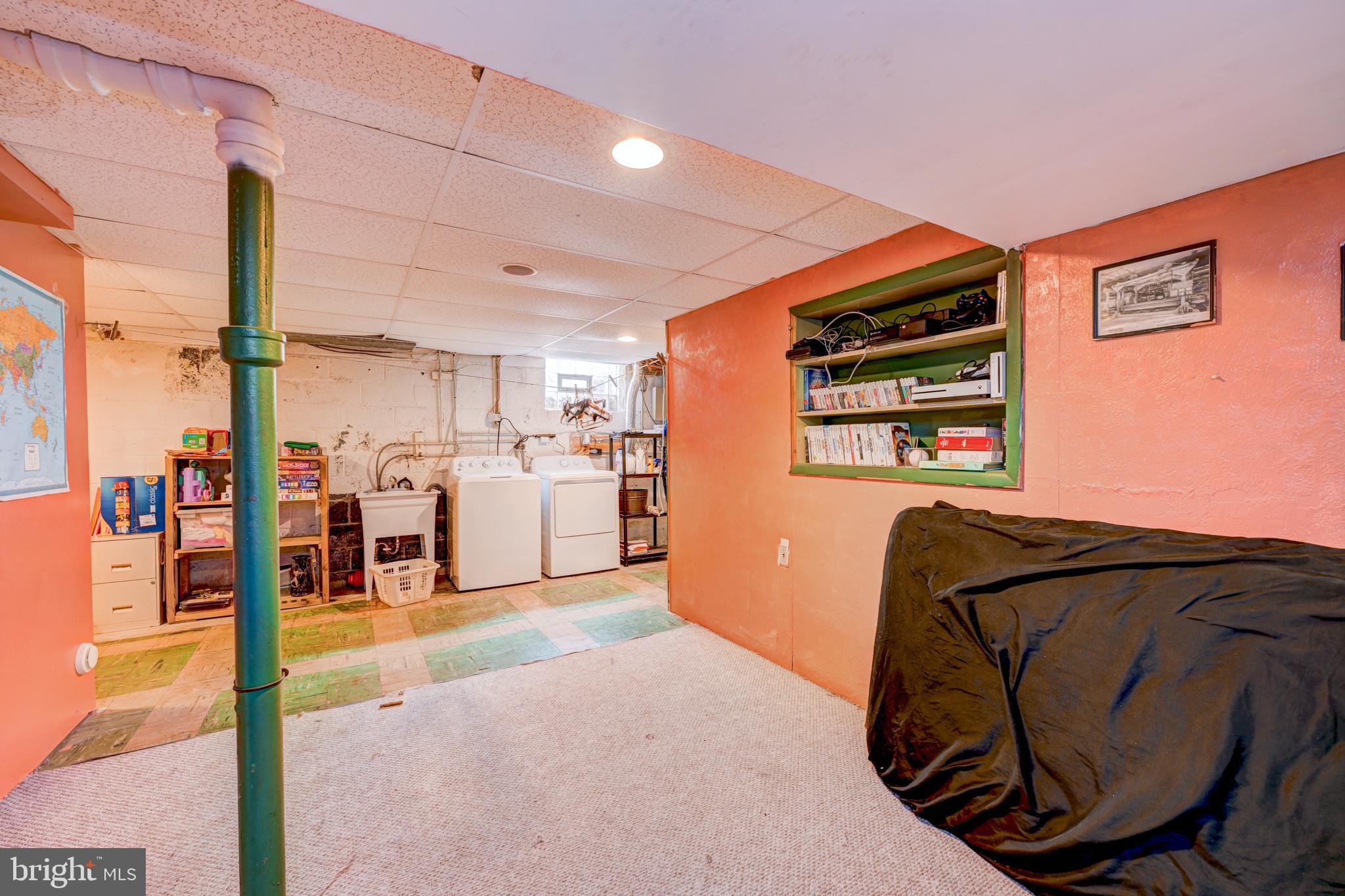 2075 Maplewood Ave