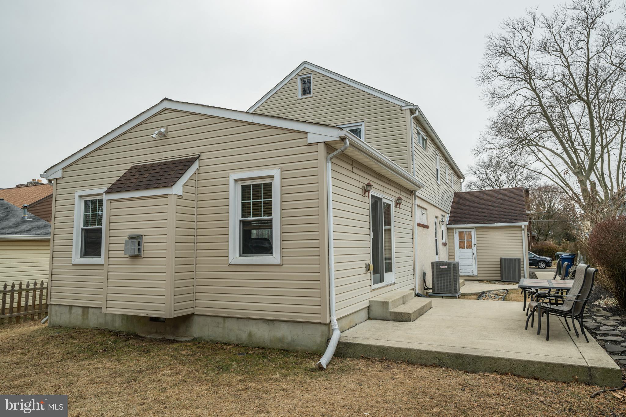2075 Maplewood Ave