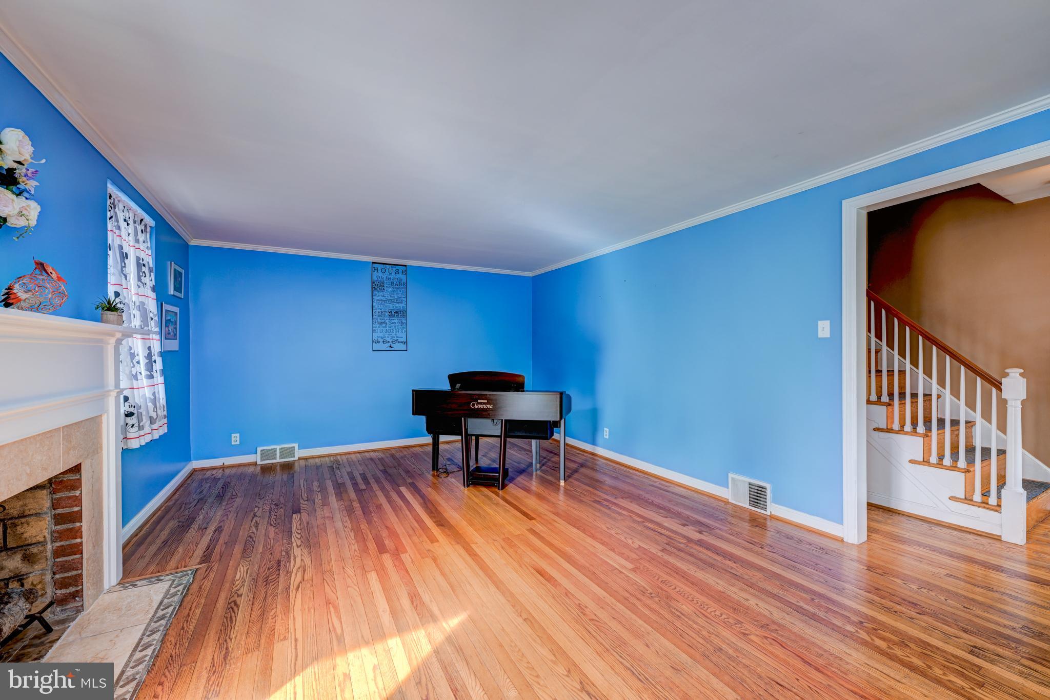 2075 Maplewood Ave
