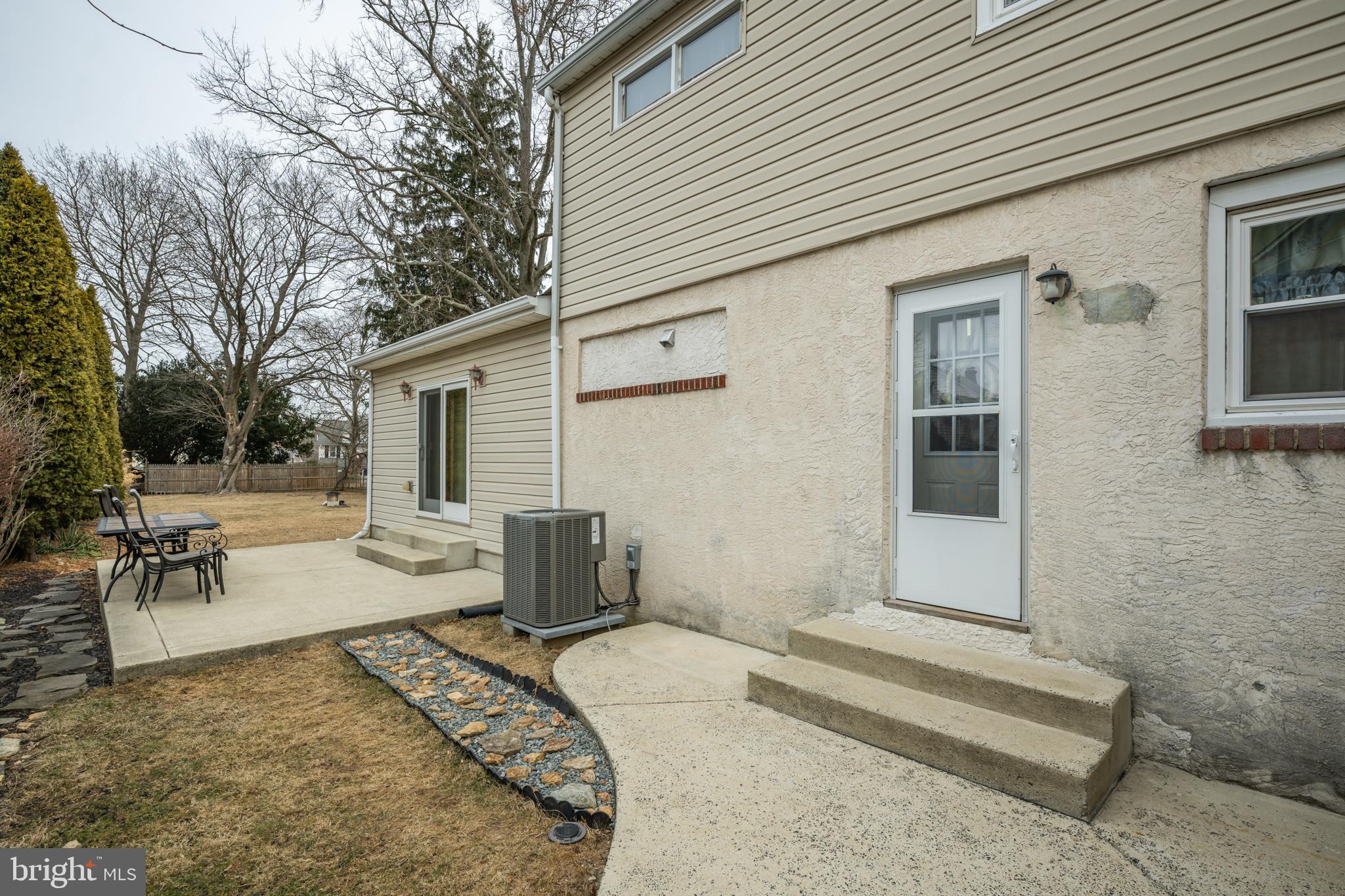 2075 Maplewood Ave