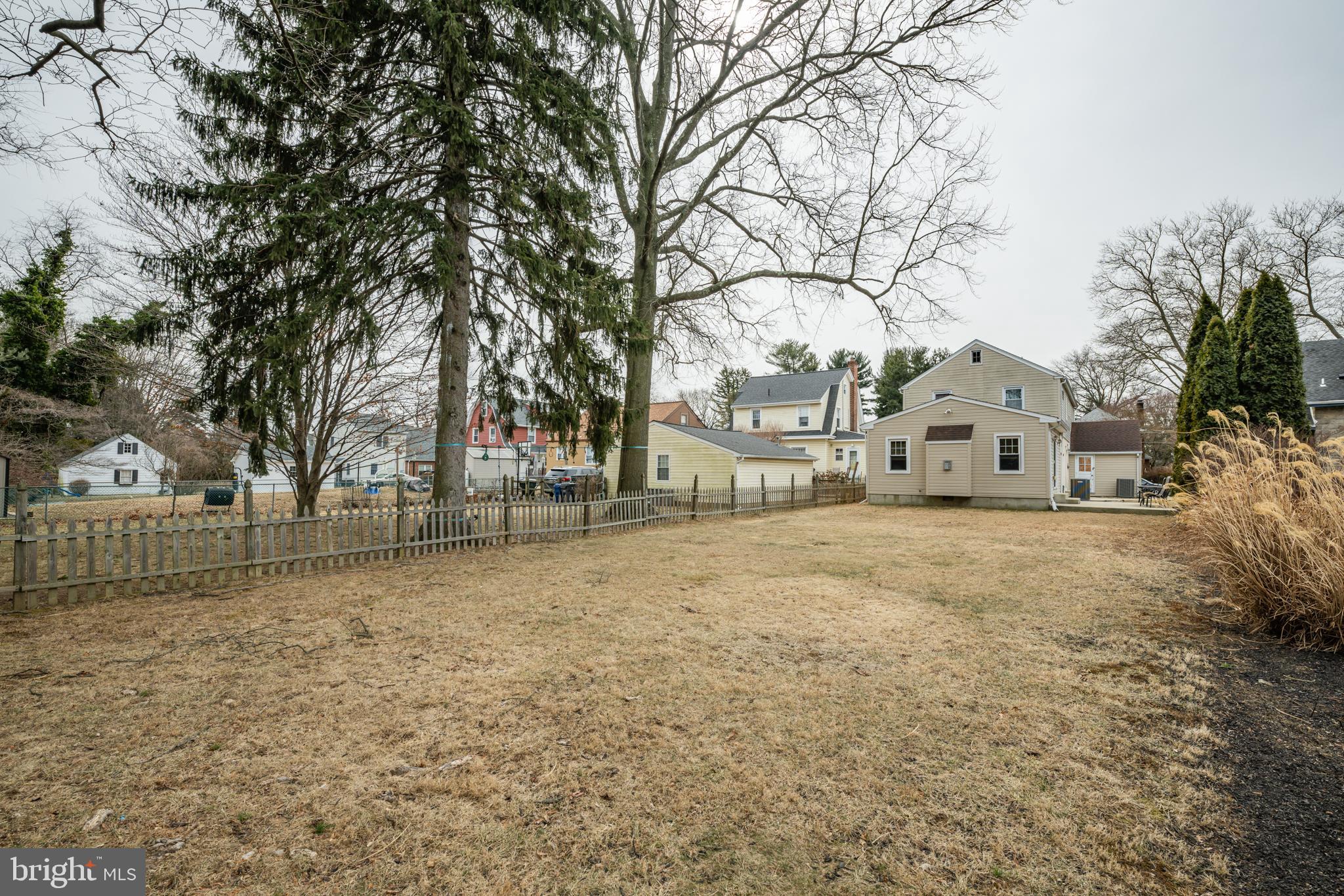 2075 Maplewood Ave