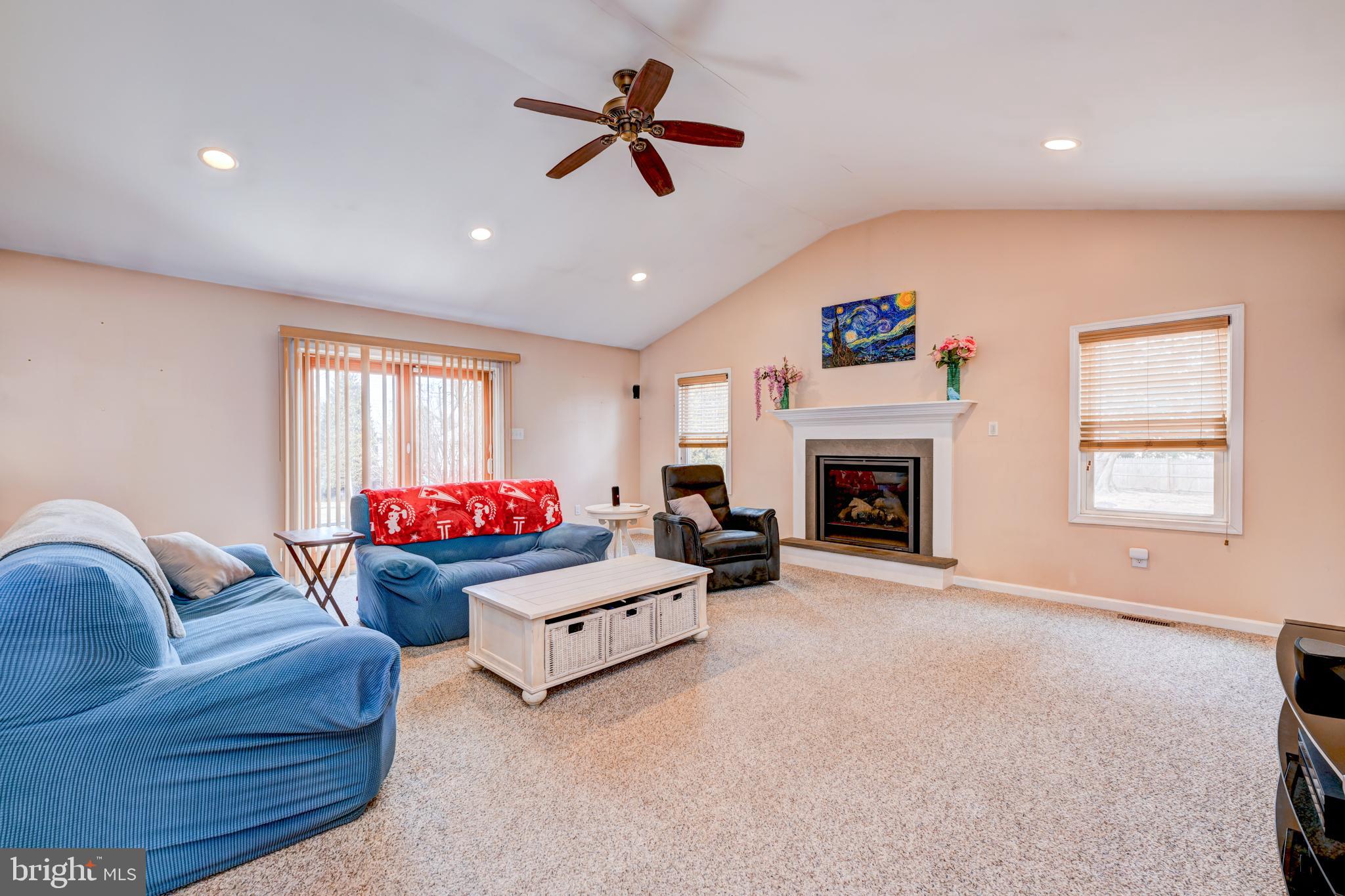 2075 Maplewood Ave