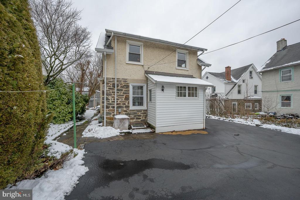 15 Woodbine Ave